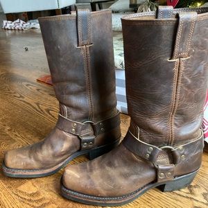 Size 9 Womens Frye Leather boots